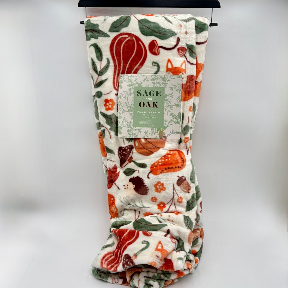 Sage and Oak Plush Throw Blanket 60x70 Fall Decor Pumpkin‎ Hedgehog Acorn